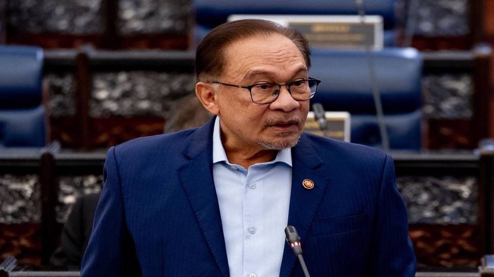 PM Anwar Criticizes Umno Youth Chief’s ‘Stupid’ Minister Remark