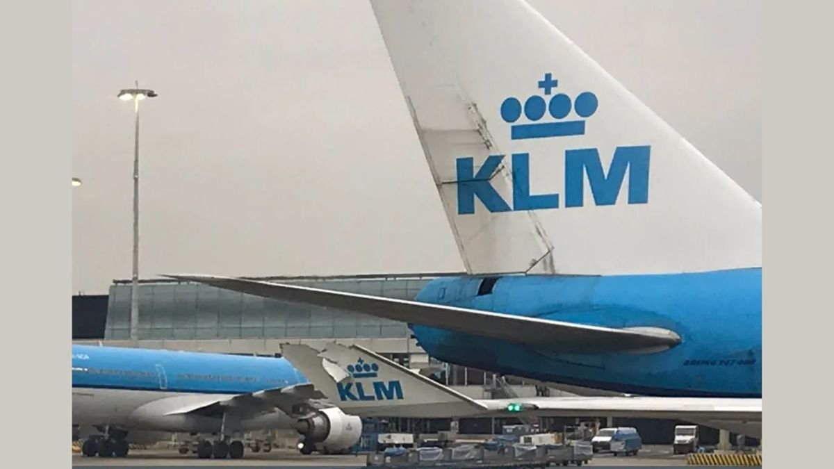 Man Collapses Into KLM Aircraft engine at Schiphol Airport in Amsterdam, Dies