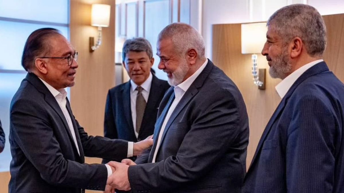 PM Anwar meets Hamas leaders in Qatar