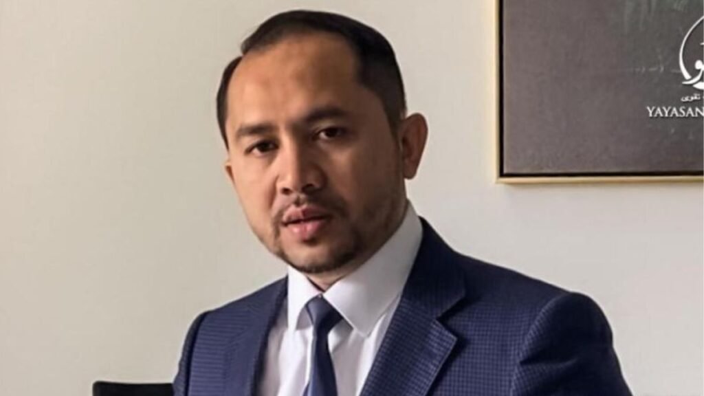 Ex-Home Minister Hamzah Zainudin's former aide accused of taking RM350k bribe for govt project