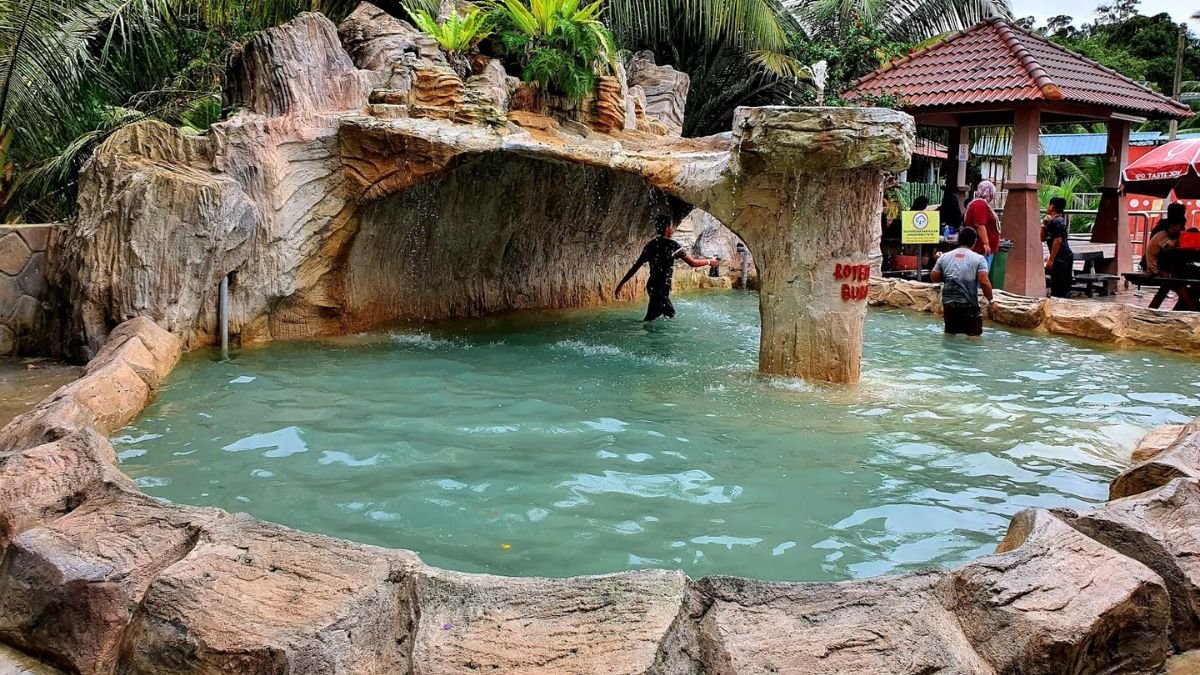 33 Suspected Cases of Leptospirosis Infection at Jasin Hot Springs