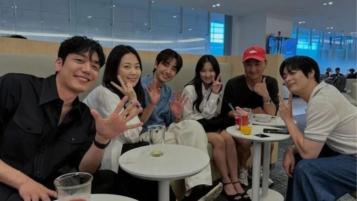 Lovely Runner Cast Sets Off for Reward Vacation; Byeon Woo Seok Absent