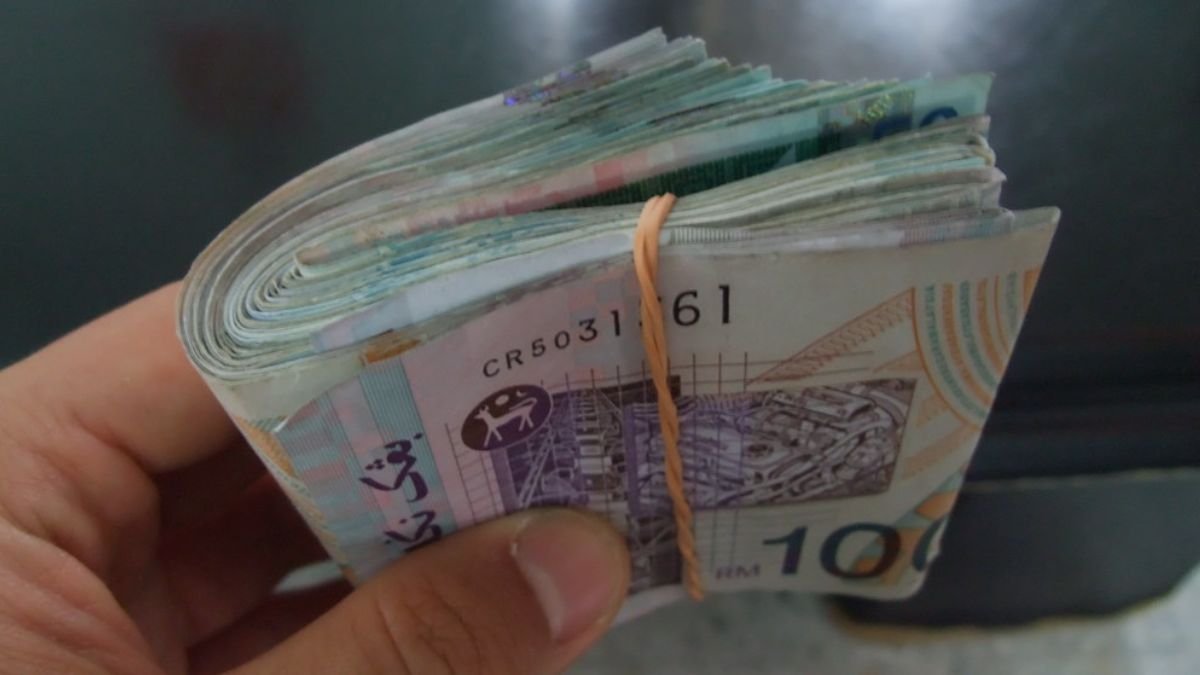 Ringgit vs USD: Malaysian Currency Opens Lower Amid Cautious US Economic Outlook