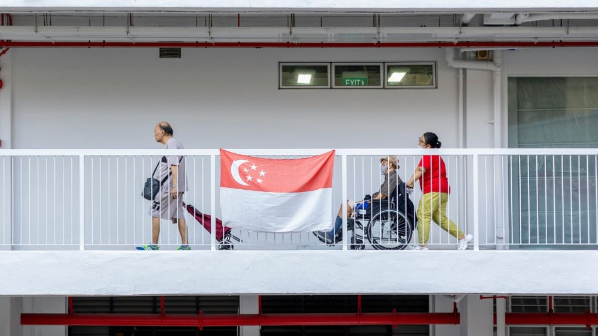 Singaporeans To Showcase National Flag From 1 July To 30 Sep