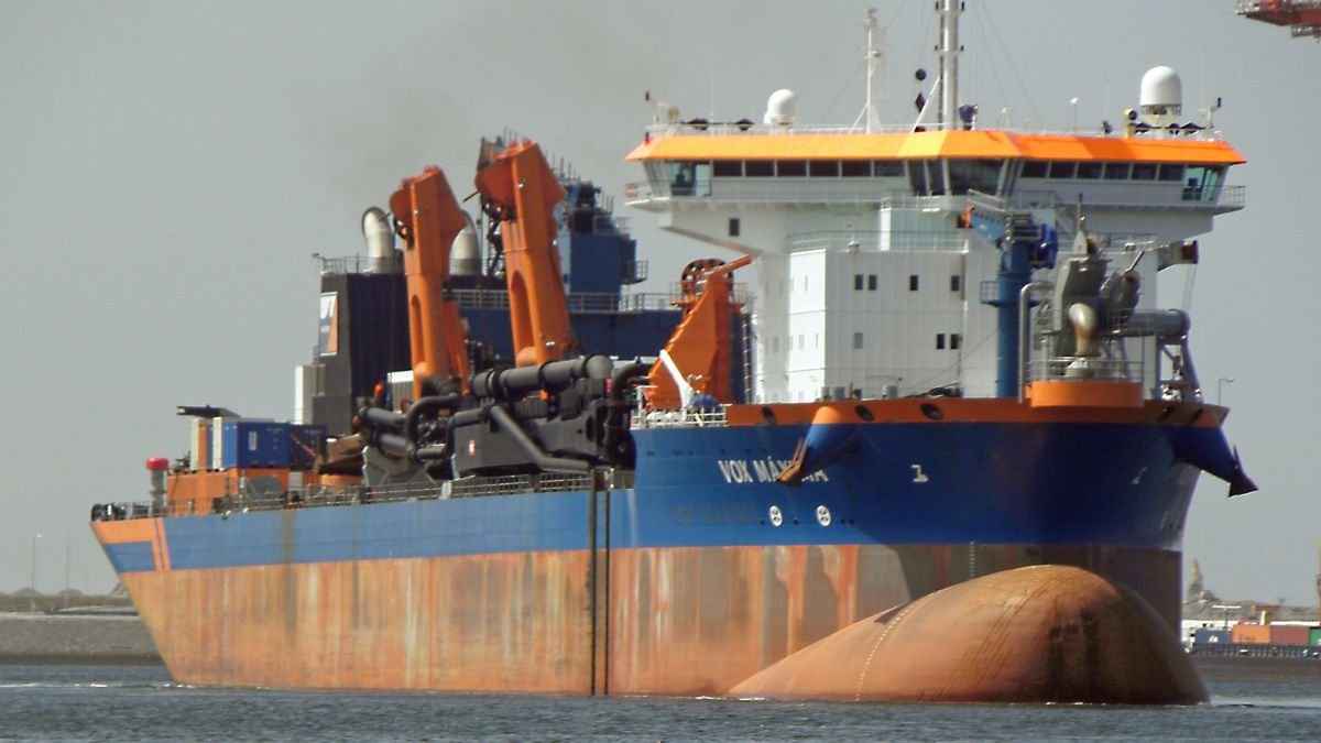 Singapore Ship Collision: Boat Hits Stationary Vessel Resulting In Oil Spill At Pasir Panjang Terminal