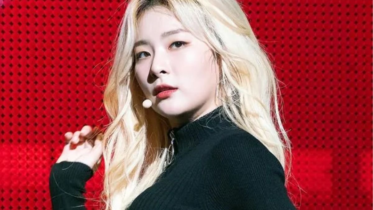 Red Velvet’s Seulgi Apologizes for Manager Shoe Swap